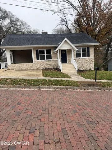 a view of house with a yard