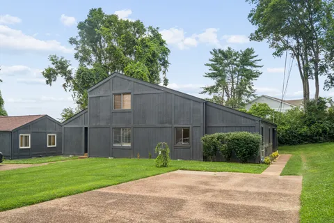 $319,900 | 520 Doral Country Drive, Nashville, TN 37221