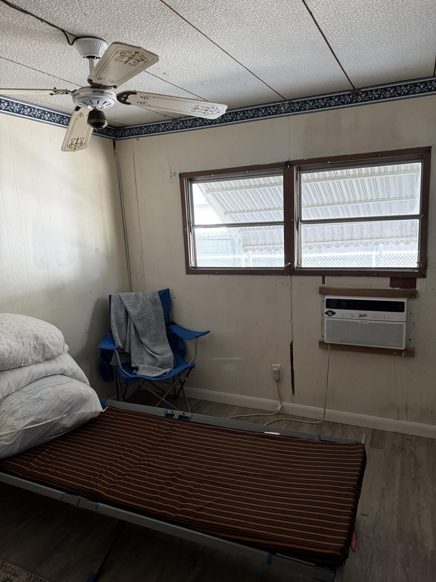 49 1st Court Key Largo, FL 33037 - Photo 21 of 36 GUEST BED 49