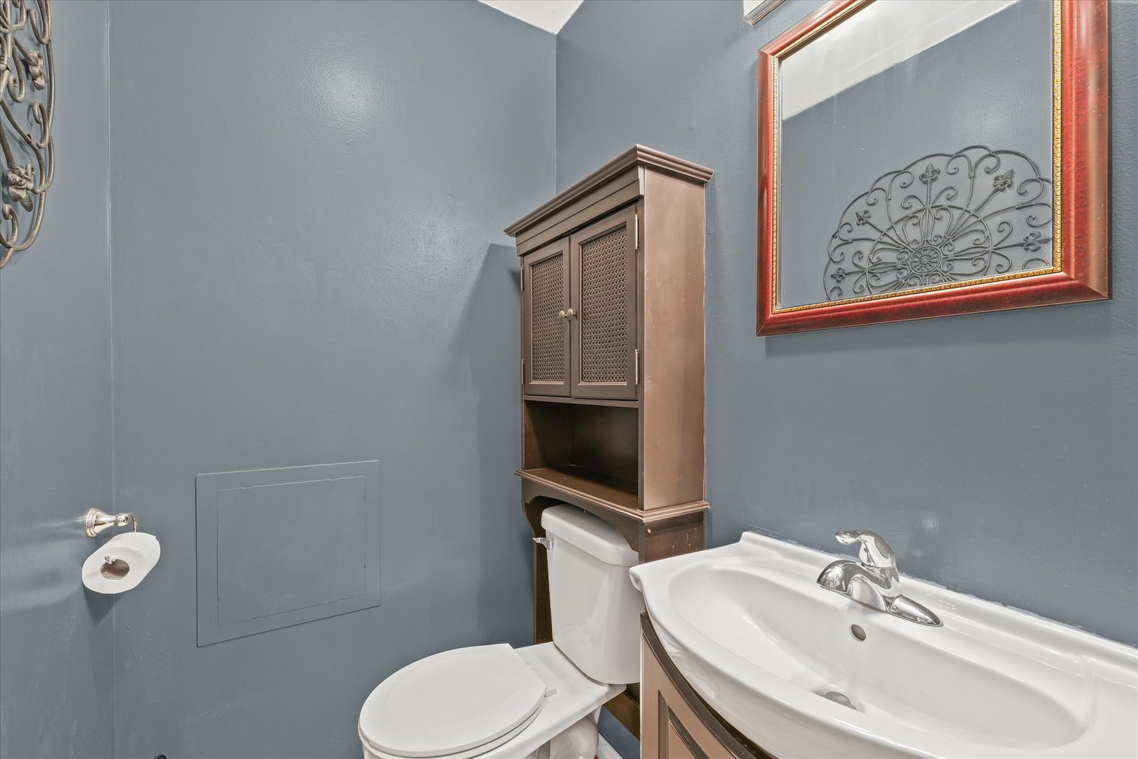 502 Ridge Road Philo, IL 61864 - Photo 15 of 28 a bathroom with a toilet a sink and mirror