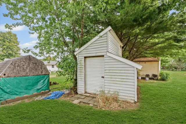 a view of a house with a backyard