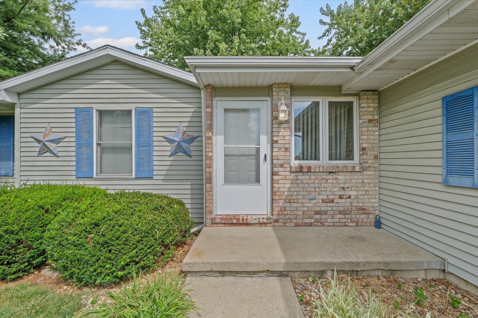 502 Ridge Road Philo, IL 61864 - Photo 3 of 28 a view of entrance of the house