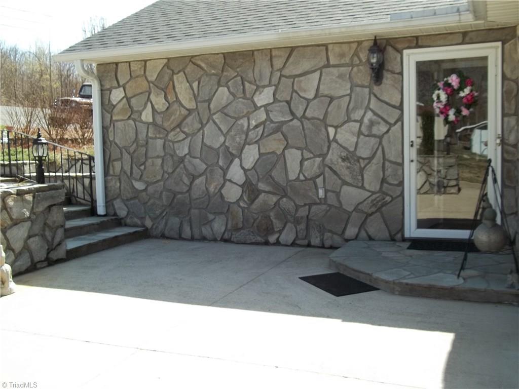 1328 Riverview Road Lexington, NC 27292 - Photo 5 of 25 Gallery Image 5
