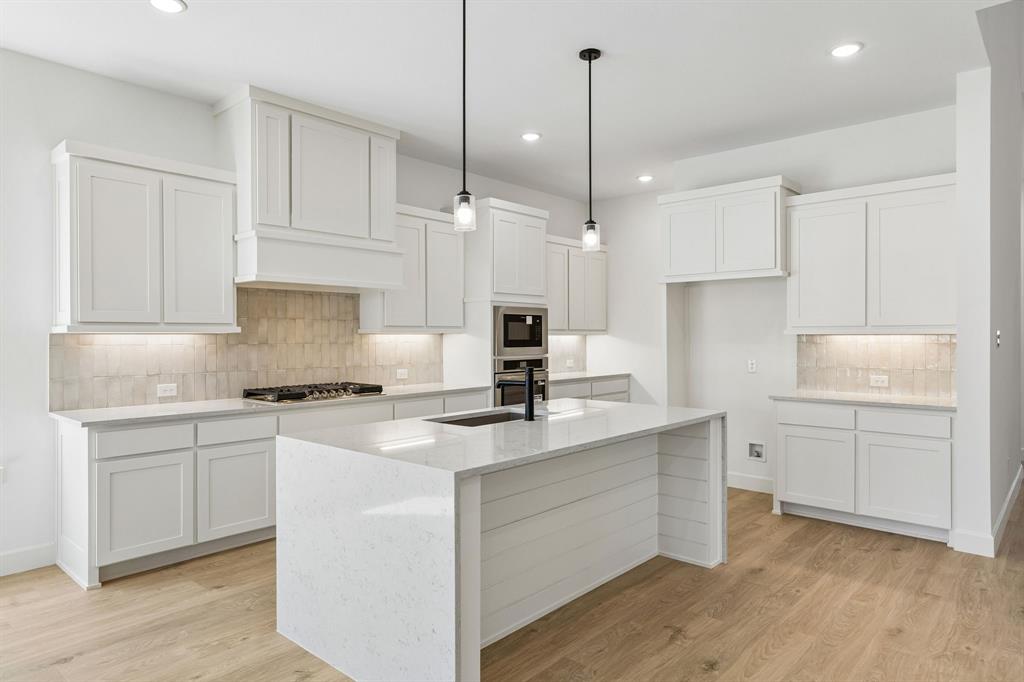 15852 Amber Street Frisco, TX 75033 - Photo 3 of 19 You'll find outstanding storage and prep space in this fantastic kitchen!