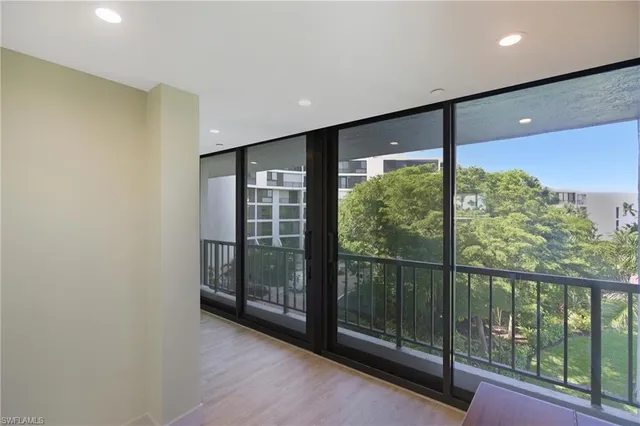 $14,000 | 2316 Gulf Shore Boulevard North, Unit 411, Naples, FL 34103