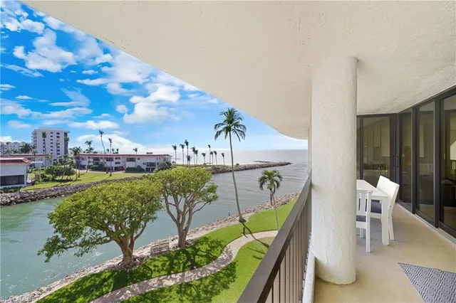 $14,000 | 2316 Gulf Shore Boulevard North, Unit 411, Naples, FL 34103