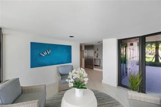 $14,000 | 2316 Gulf Shore Boulevard North, Unit 411, Naples, FL 34103