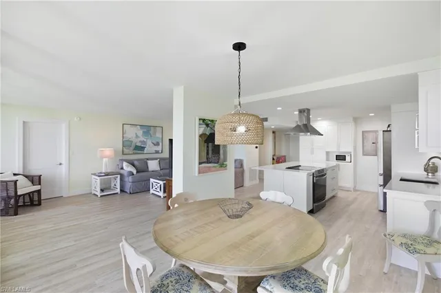 $14,000 | 2316 Gulf Shore Boulevard North, Unit 411, Naples, FL 34103