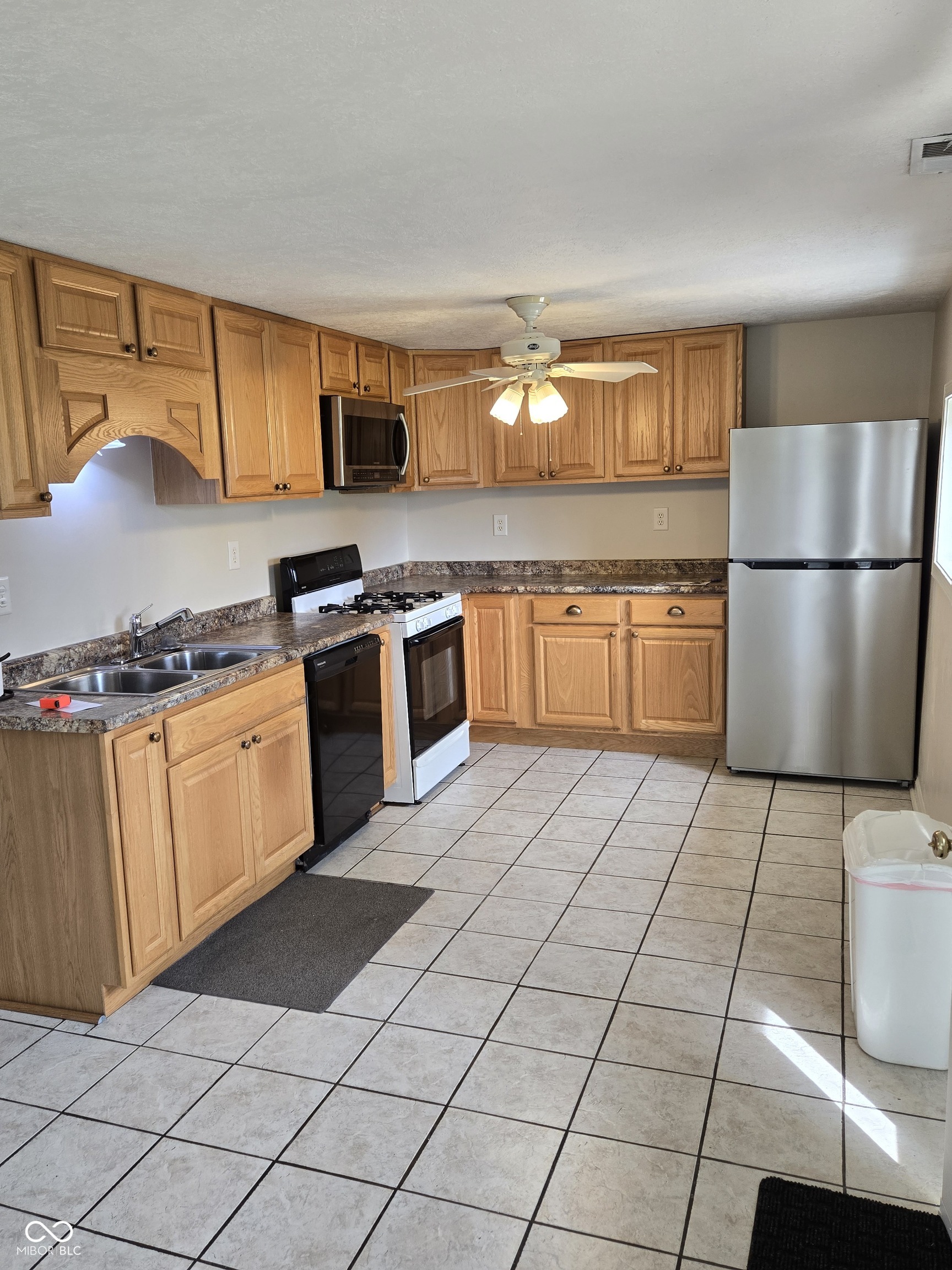 1403 Madison Road Elwood, IN 46036 - Photo 8 of 16