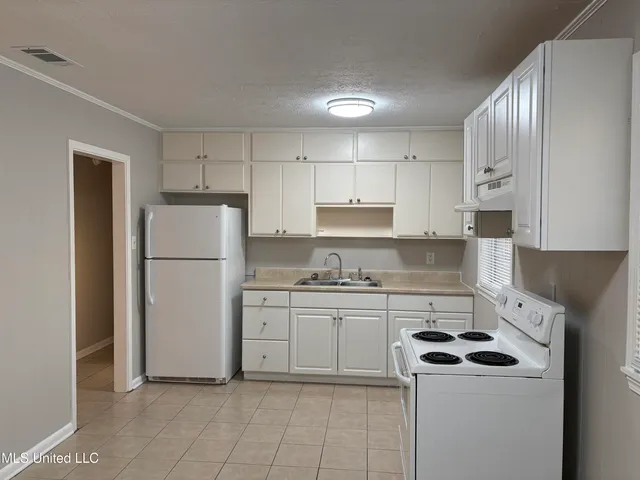 $1,450 | 2412 Oxford Drive, Gautier, MS 39553