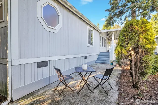 $360,000 | 18425 Northeast 95th Street, Unit 193, Redmond, WA 98052