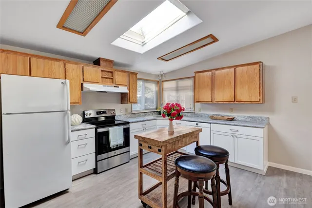 $360,000 | 18425 Northeast 95th Street, Unit 193, Redmond, WA 98052