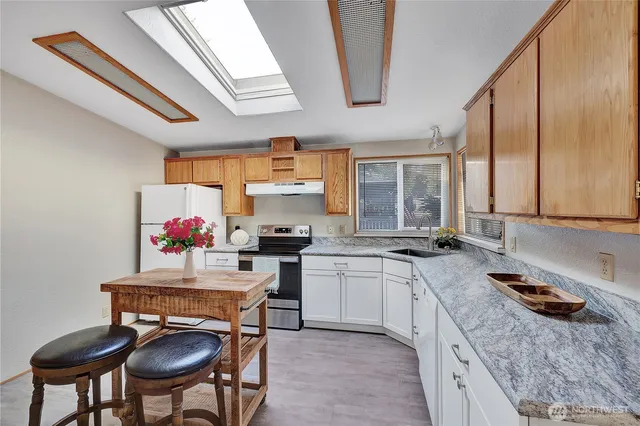 $360,000 | 18425 Northeast 95th Street, Unit 193, Redmond, WA 98052