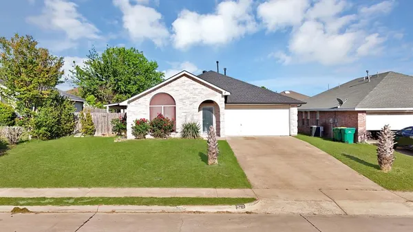 $275,000 | 828 Windswept Drive, Cedar Hill, TX 75104