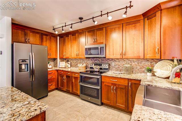 7534 Old Spec Road Peyton, CO 80831 - Photo 9 of 45 Undercabinet lighting, great track lighting and large stainless farm sink!