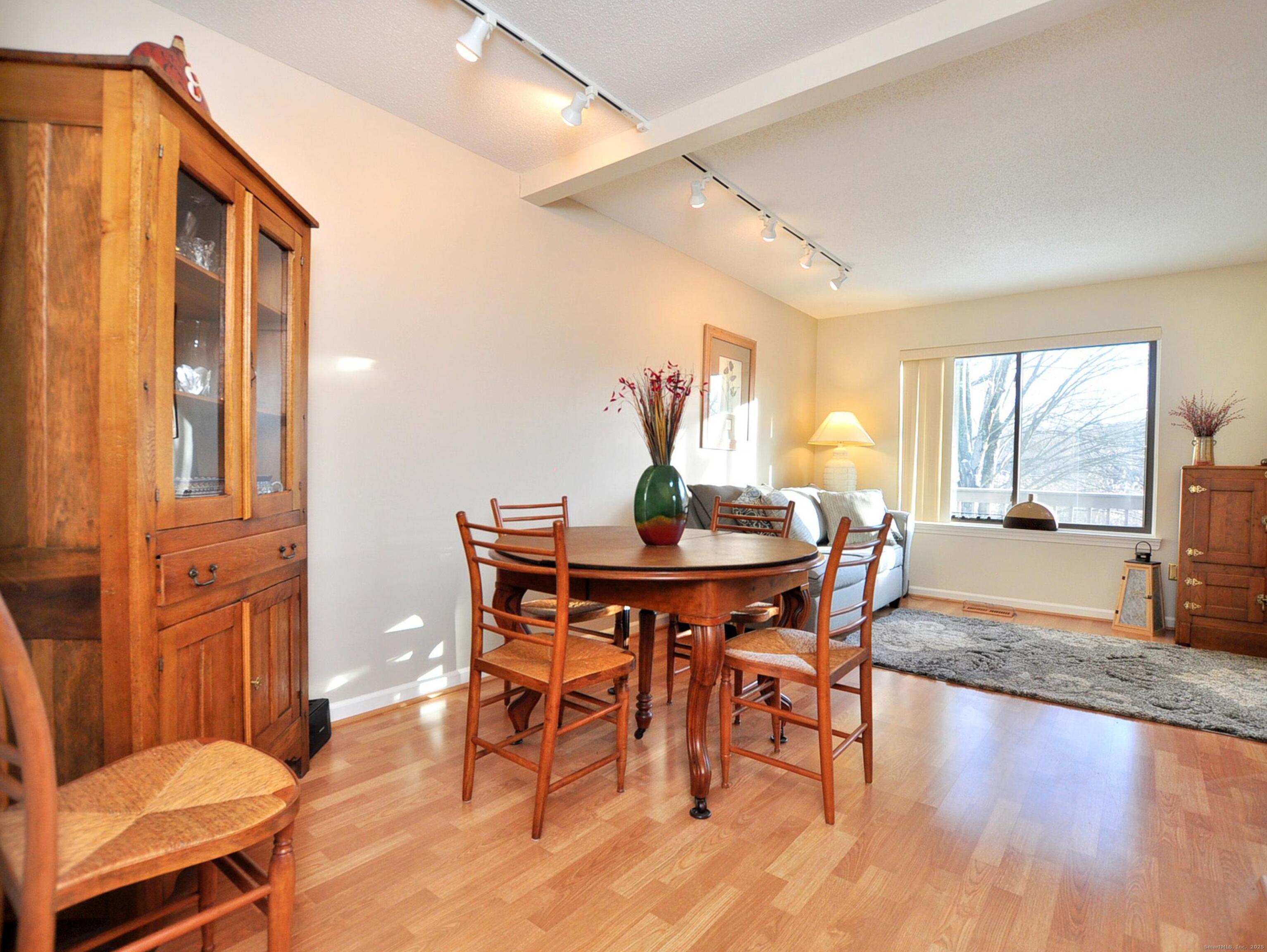 81 Silo Way, Unit 81 Bloomfield, CT 06002 - Photo 13 of 37 a dining room with furniture a chandelier and wooden floor
