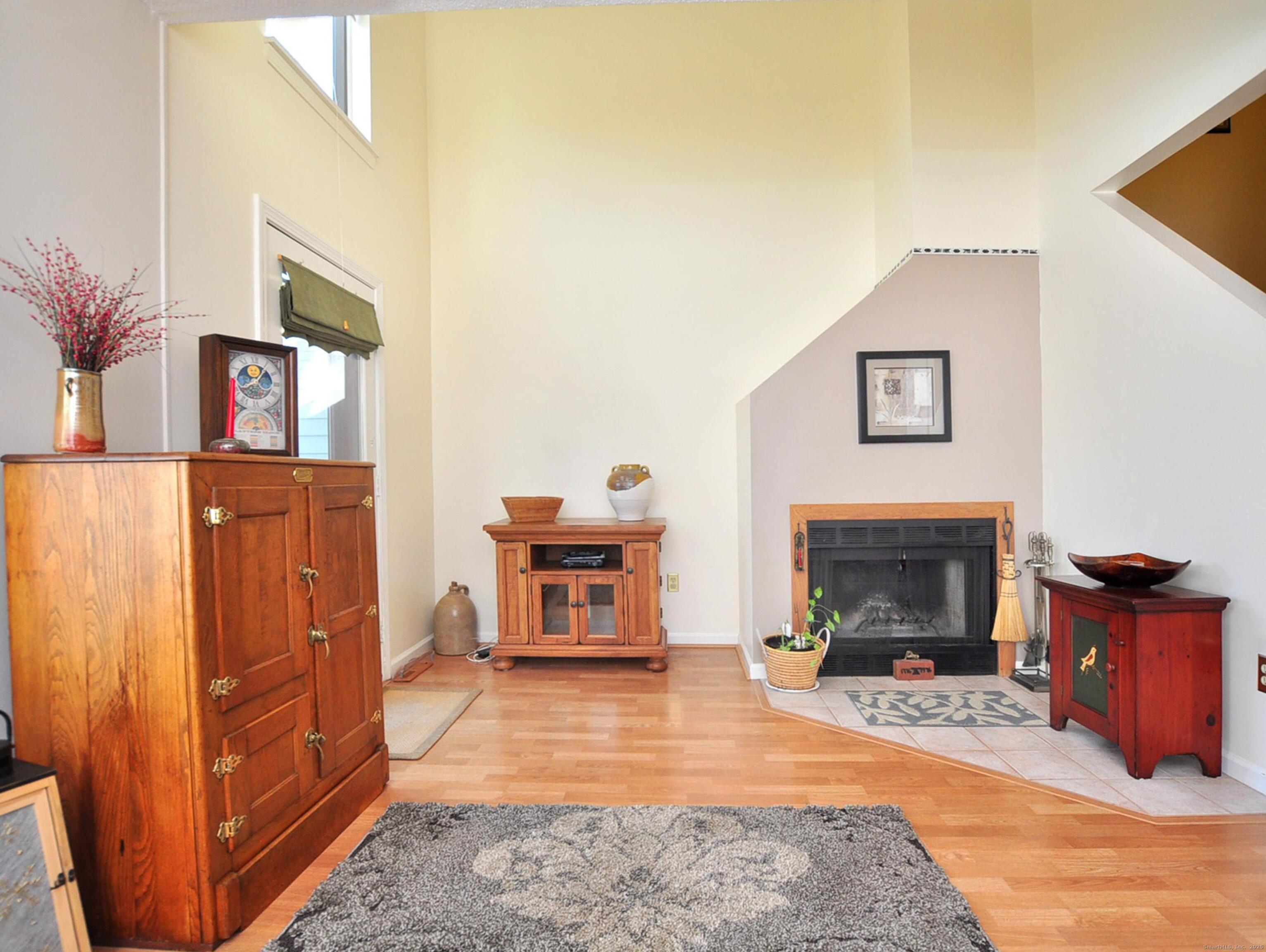 81 Silo Way, Unit 81 Bloomfield, CT 06002 - Photo 17 of 37 a living room with furniture and a fireplace