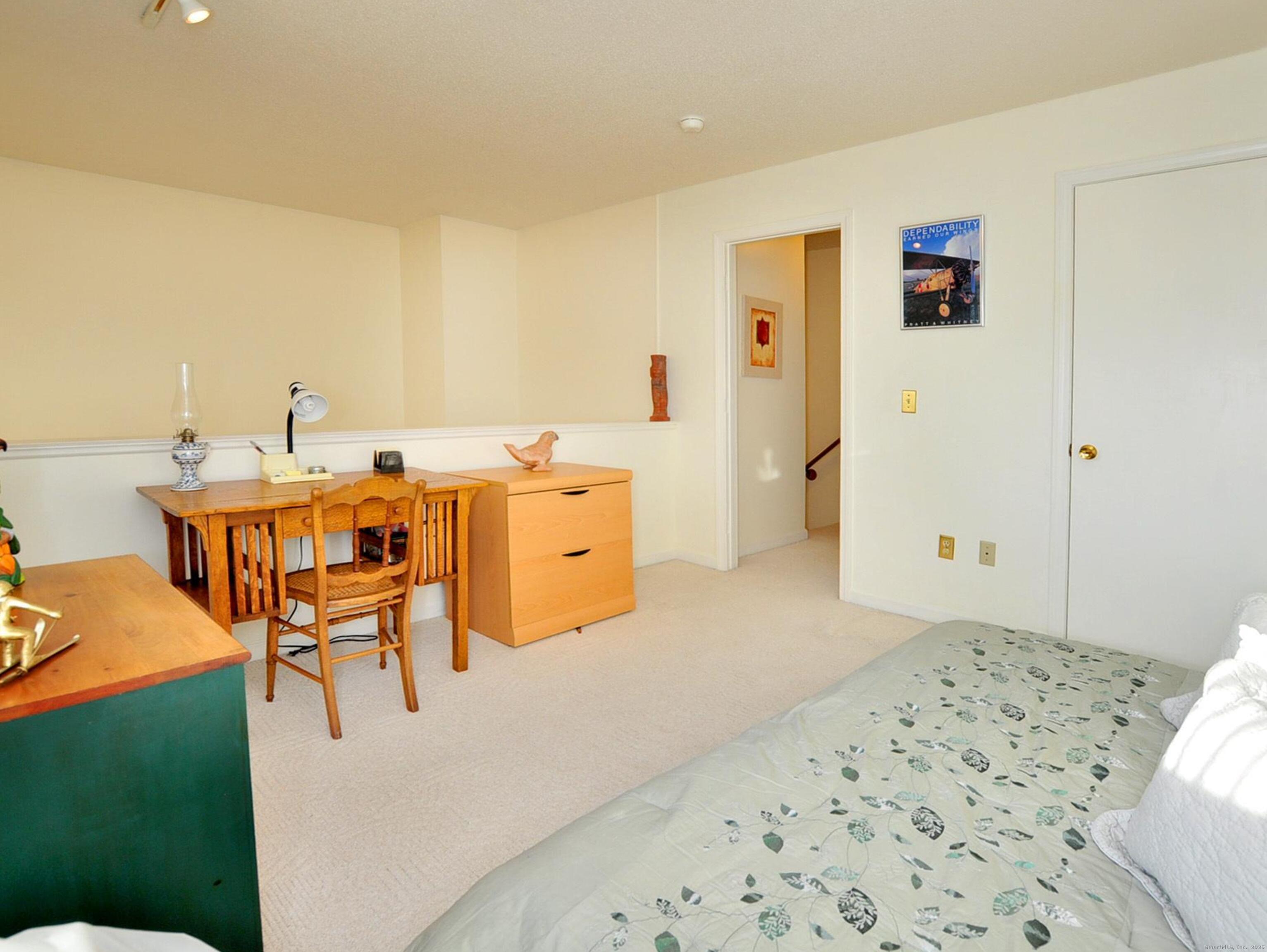 81 Silo Way, Unit 81 Bloomfield, CT 06002 - Photo 23 of 37 a workspace with furniture and window