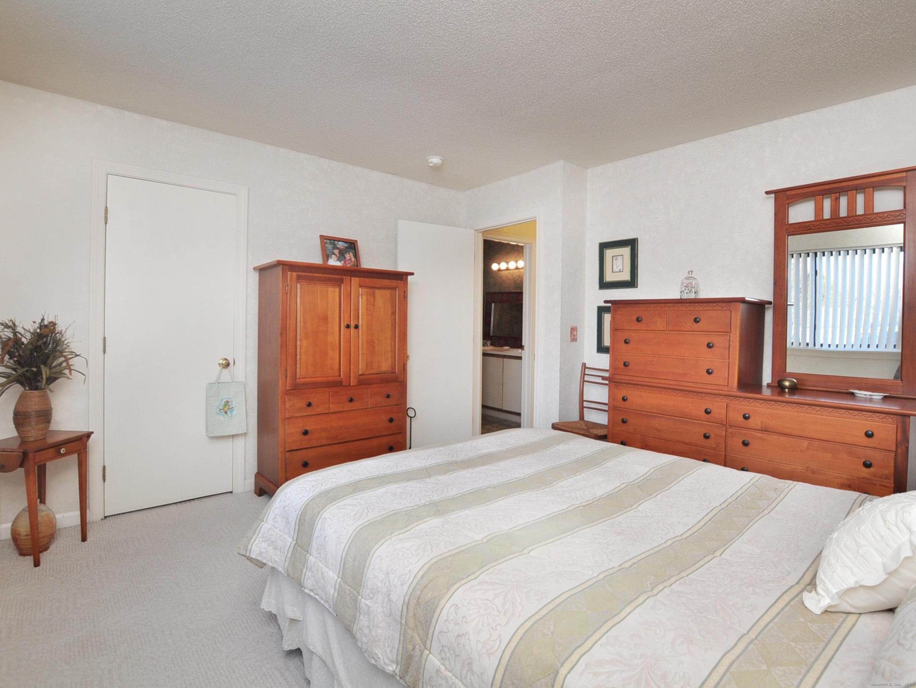 81 Silo Way, Unit 81 Bloomfield, CT 06002 - Photo 25 of 37 a bedroom with a bed and a dresser