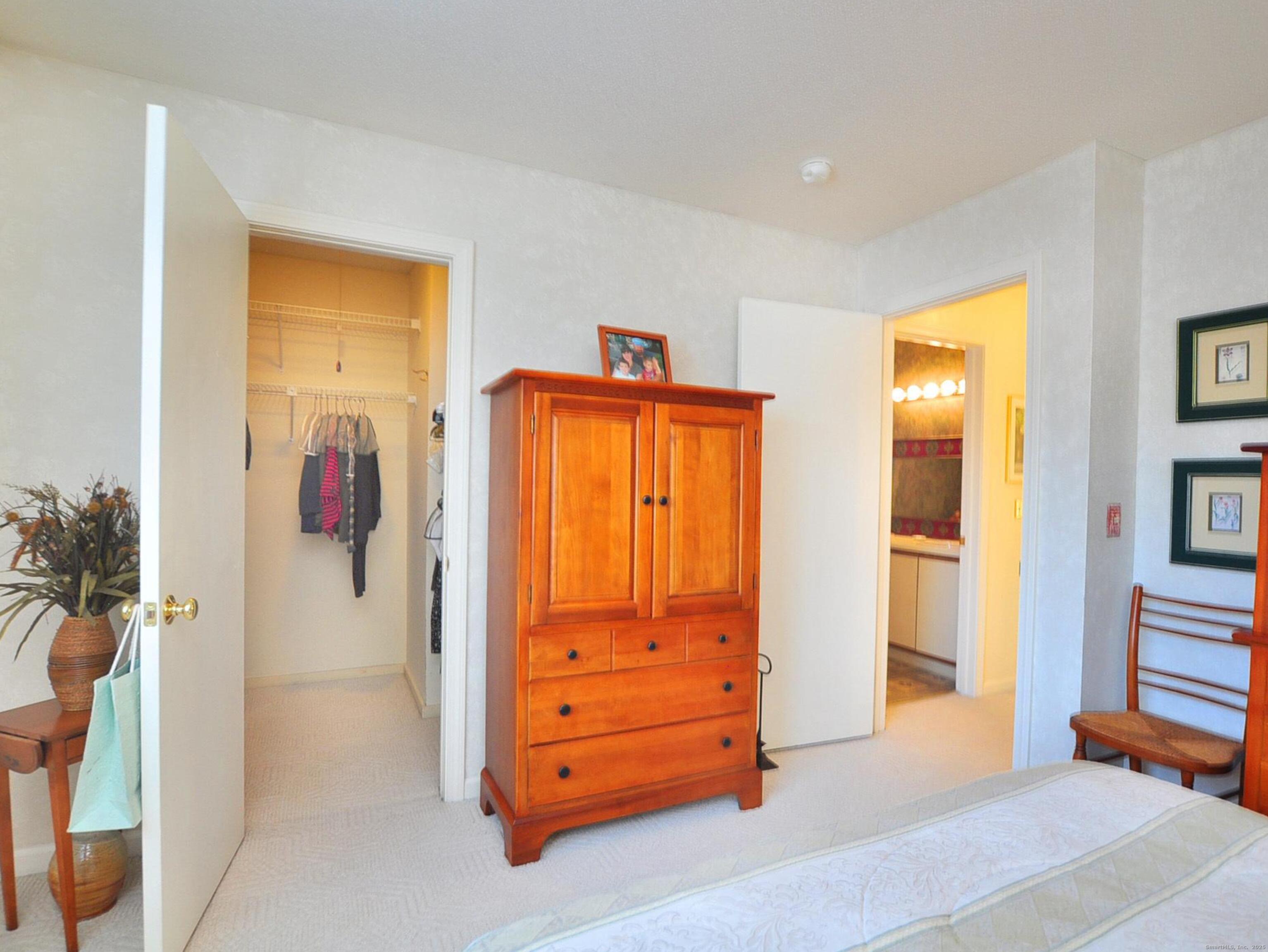 81 Silo Way, Unit 81 Bloomfield, CT 06002 - Photo 26 of 37 a view of room with furniture and entryway