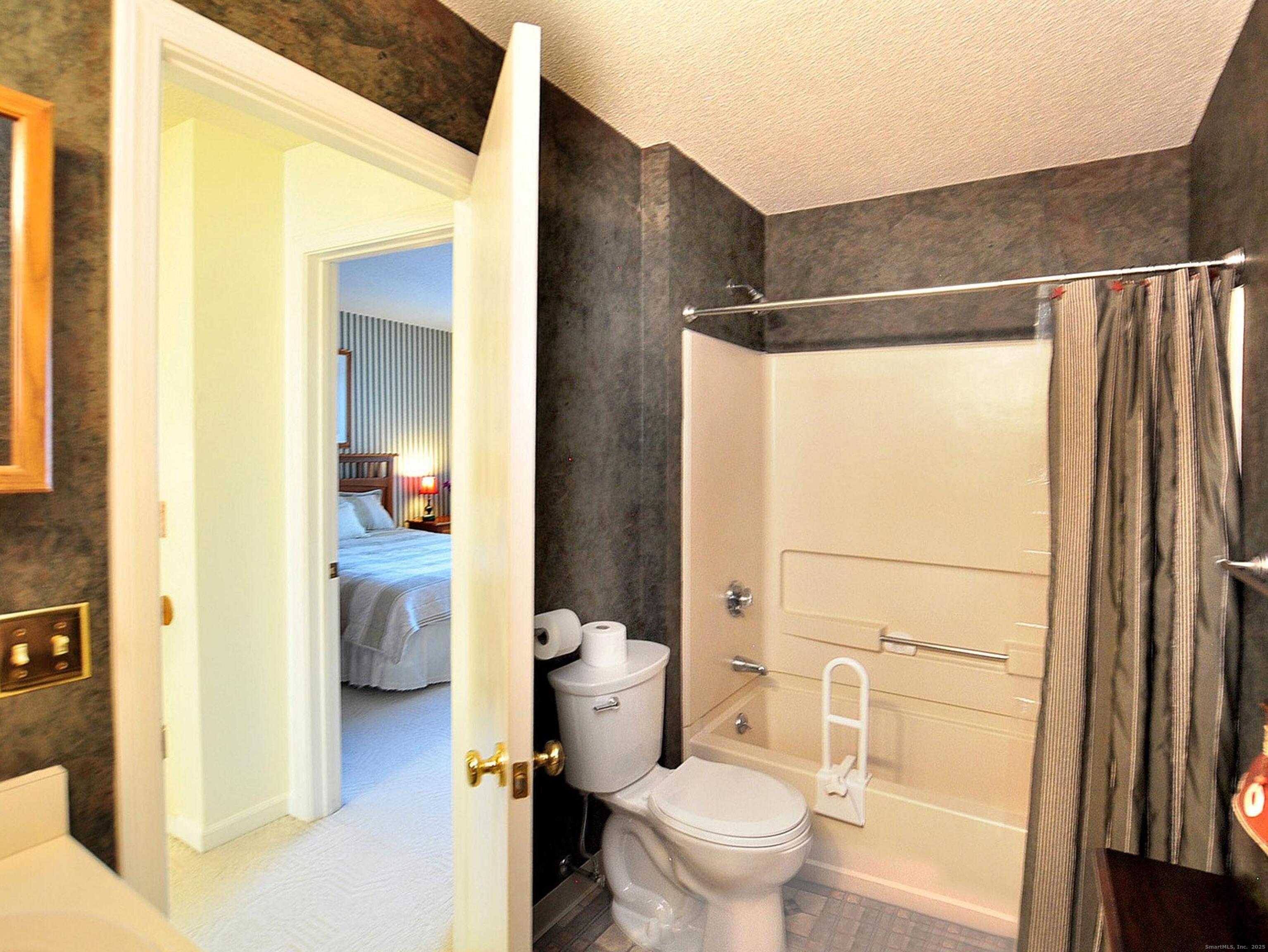 81 Silo Way, Unit 81 Bloomfield, CT 06002 - Photo 28 of 37 a bathroom with a toilet and a shower