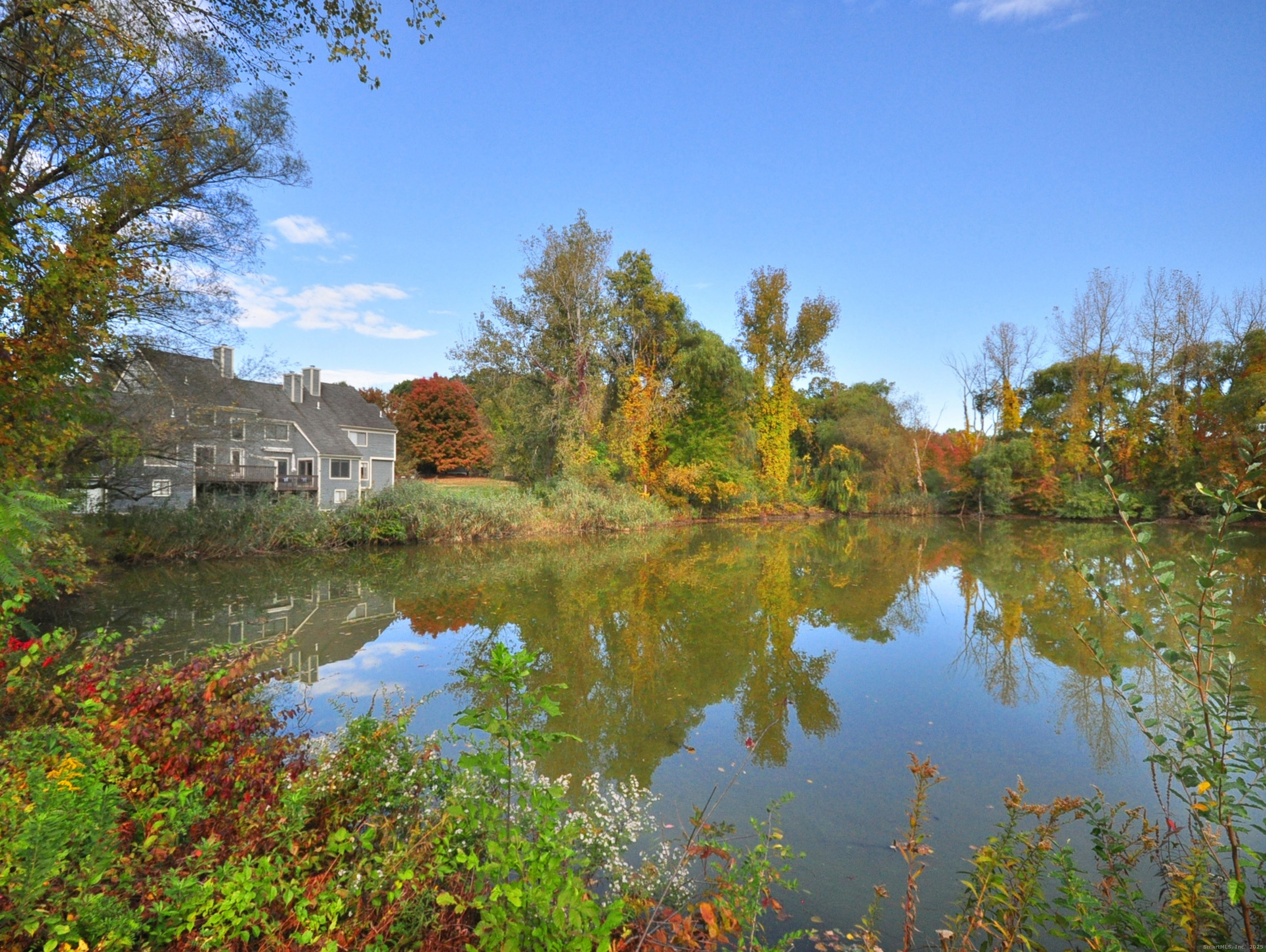81 Silo Way, Unit 81 Bloomfield, CT 06002 - Photo 36 of 37 a view of a lake from a yard