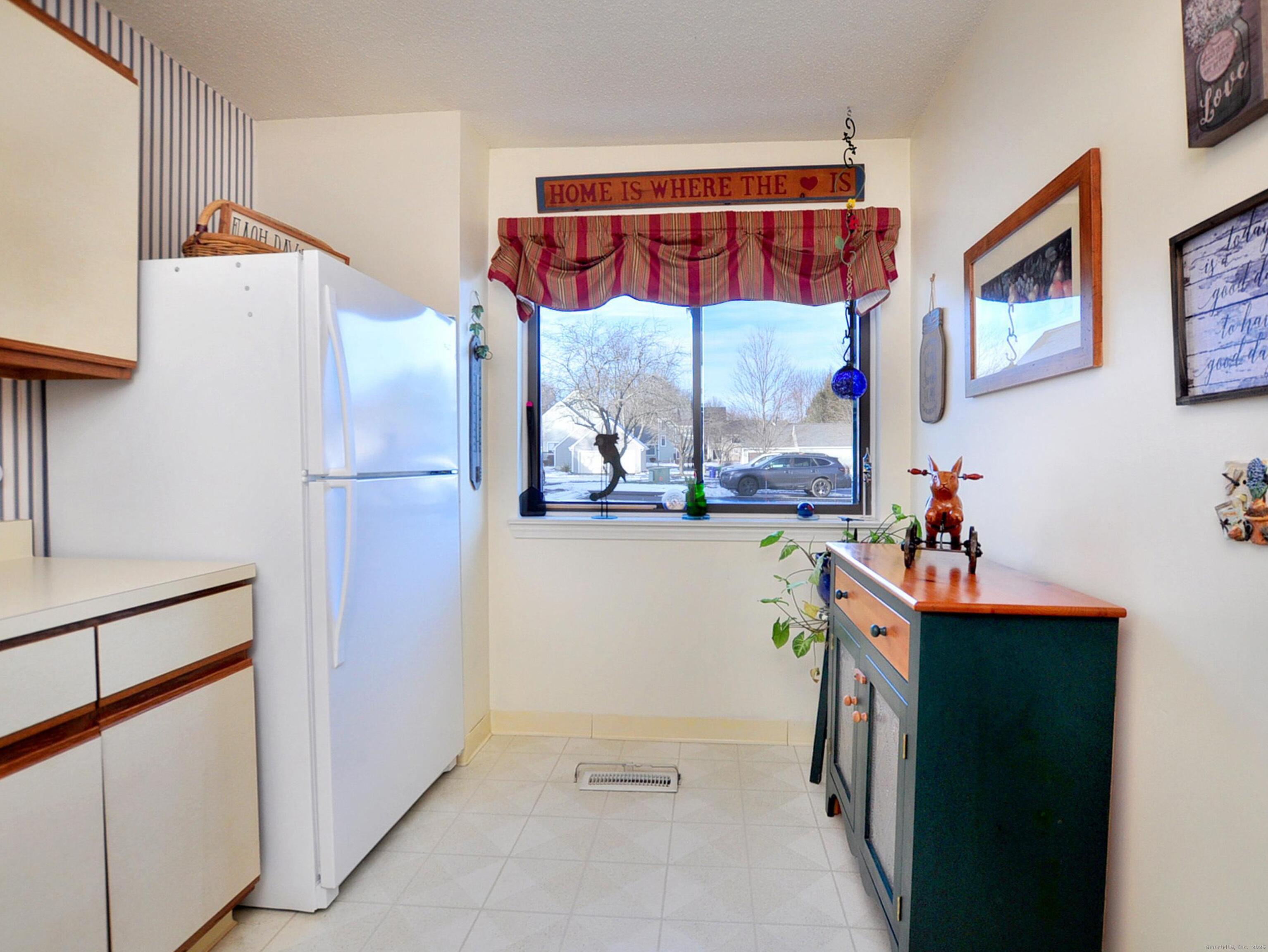 81 Silo Way, Unit 81 Bloomfield, CT 06002 - Photo 9 of 37 a room with a refrigerator and a sink