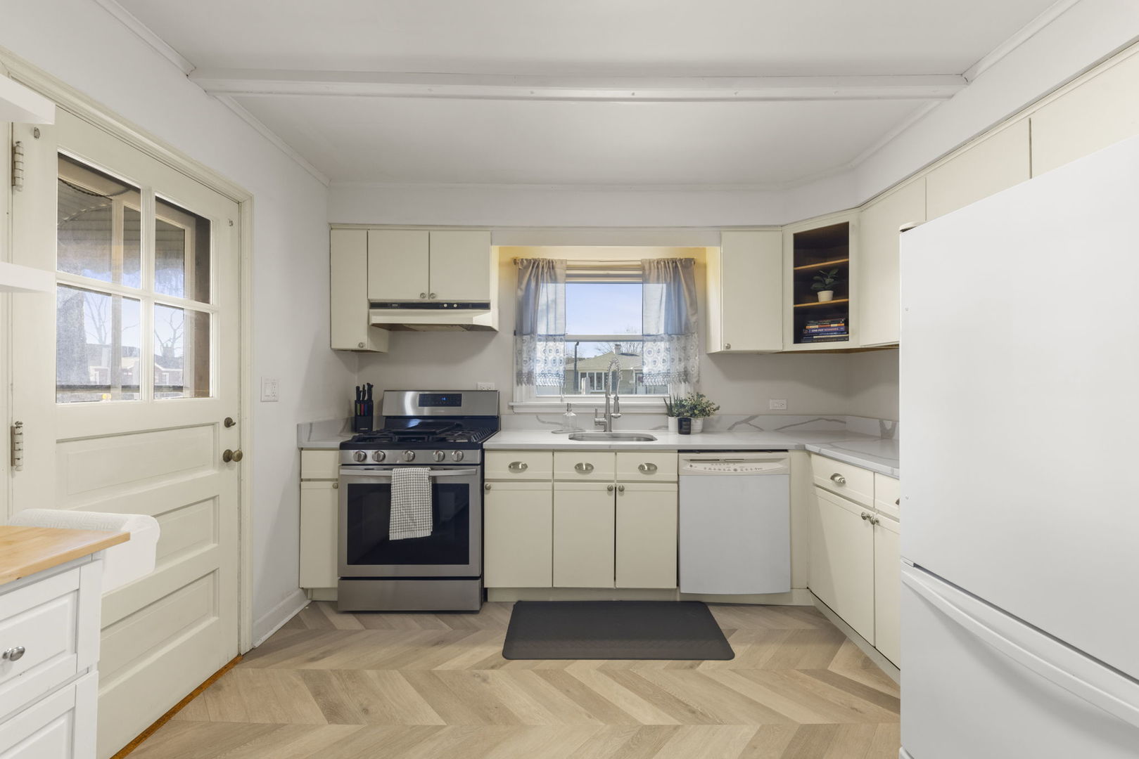 4341 Madison Avenue Brookfield, IL 60513 - Photo 8 of 29