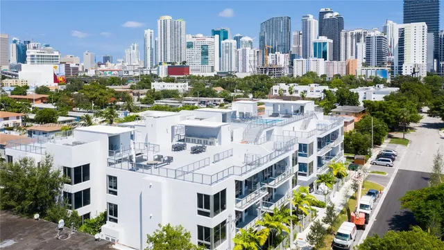 a picture of a bench in center