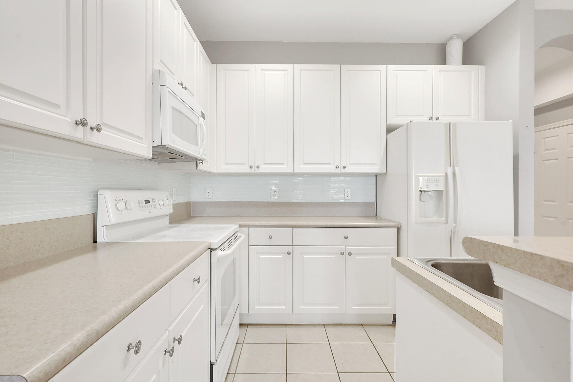 412 Southeast Bloxham Way Stuart, FL 34997 - Photo 15 of 35 Kitchen