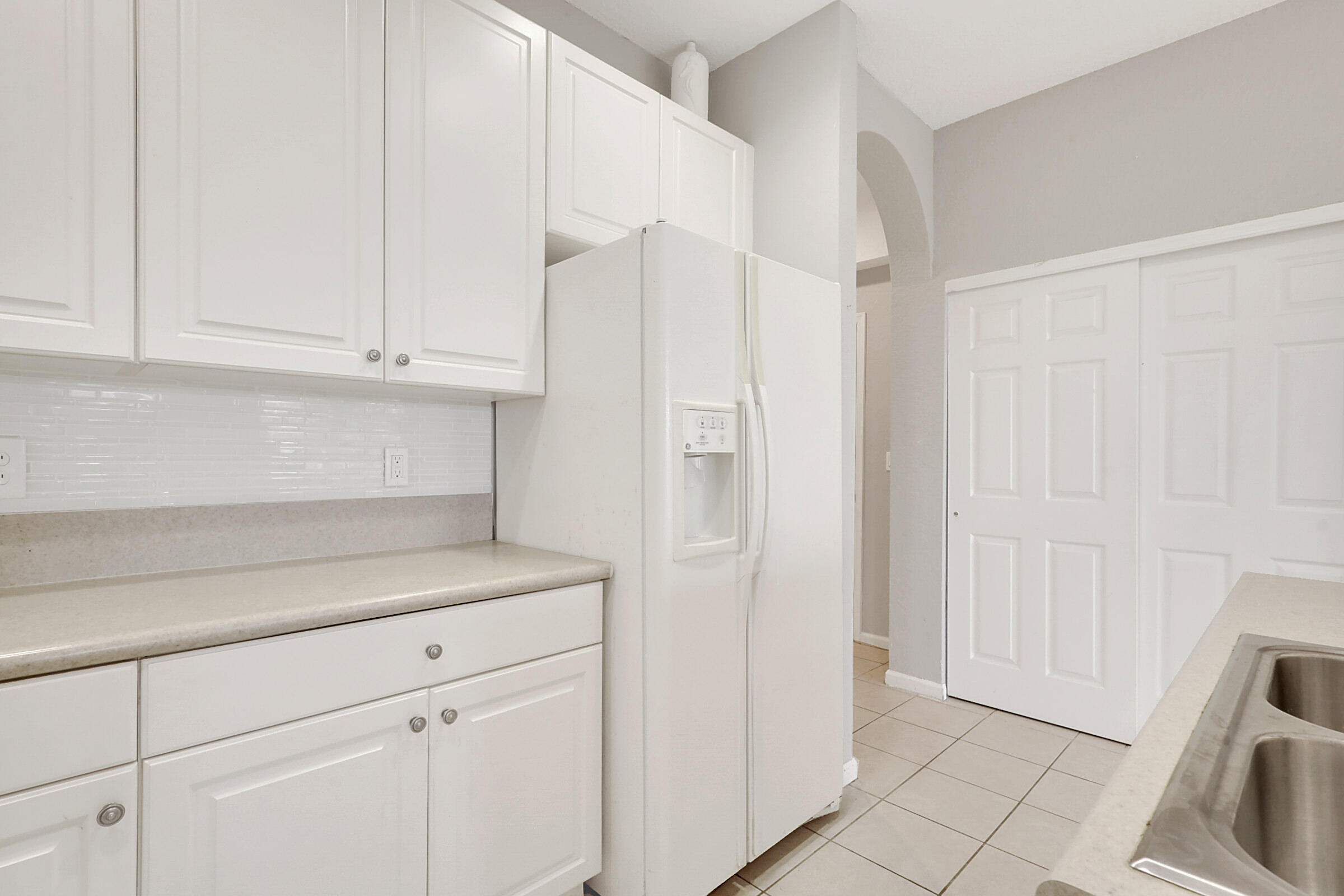 412 Southeast Bloxham Way Stuart, FL 34997 - Photo 16 of 35 Kitchen