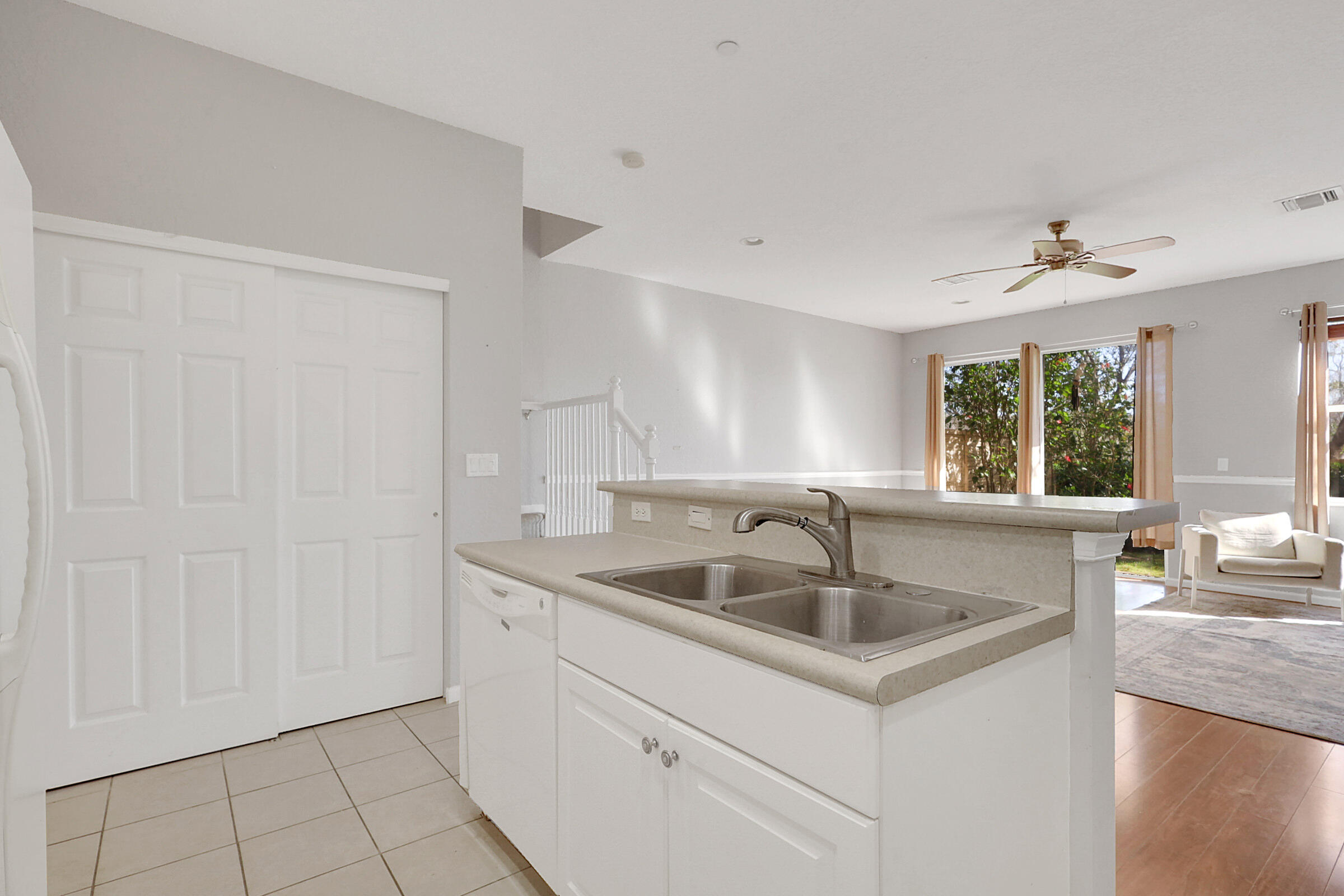 412 Southeast Bloxham Way Stuart, FL 34997 - Photo 17 of 35 Kitchen