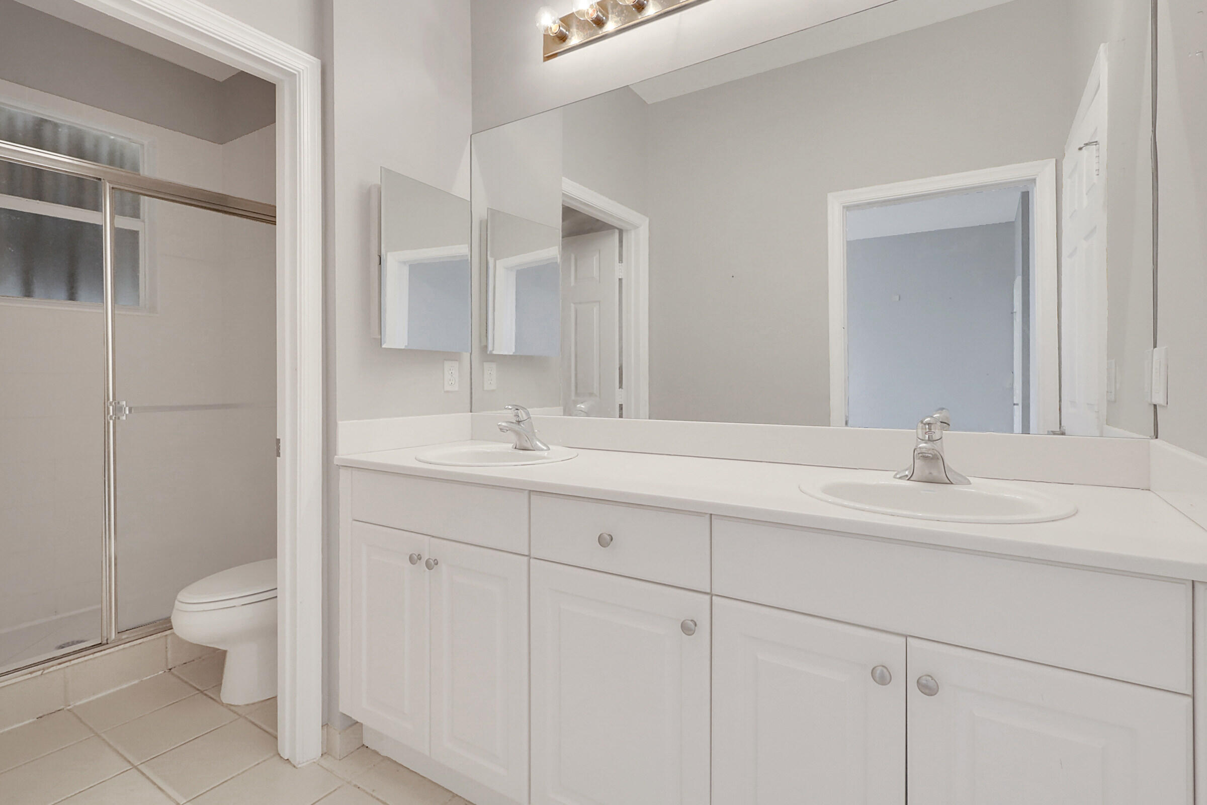 412 Southeast Bloxham Way Stuart, FL 34997 - Photo 23 of 35 Master Bath