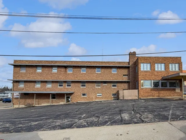 a view of an entrance of the house