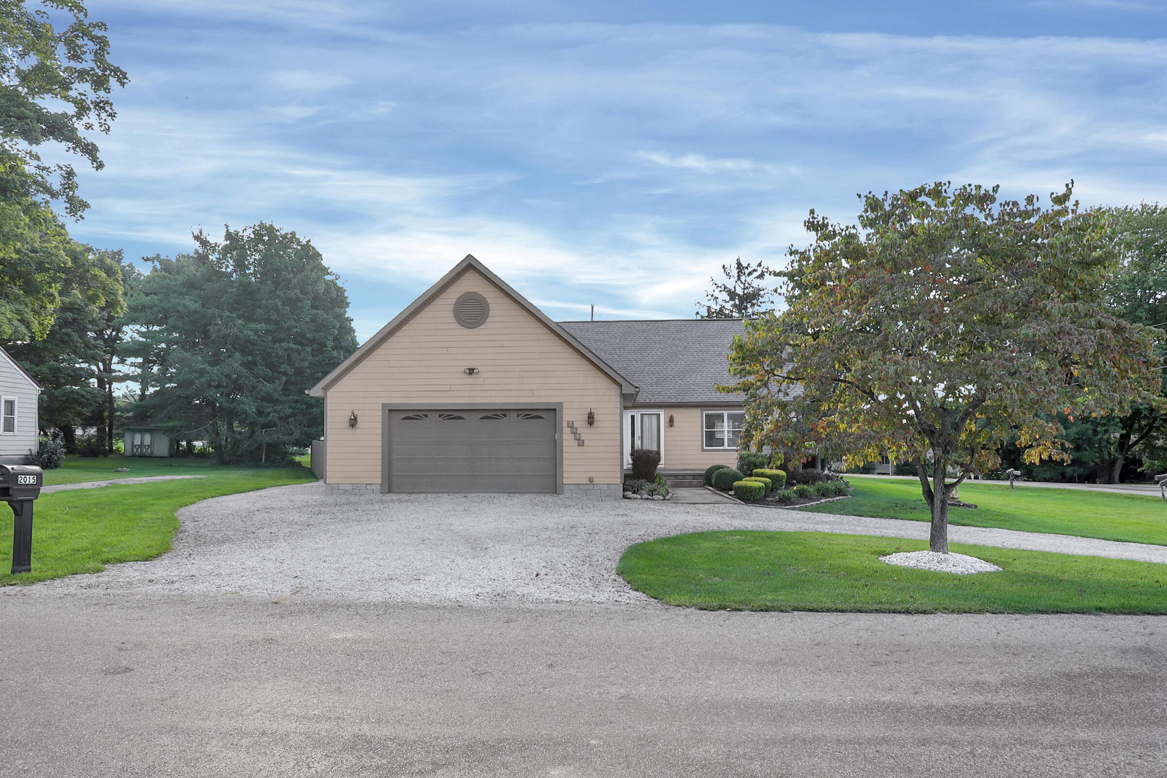 2015 Crumley Road Southwest Lancaster, OH 43130 - Photo 3 of 43 IMG_0325