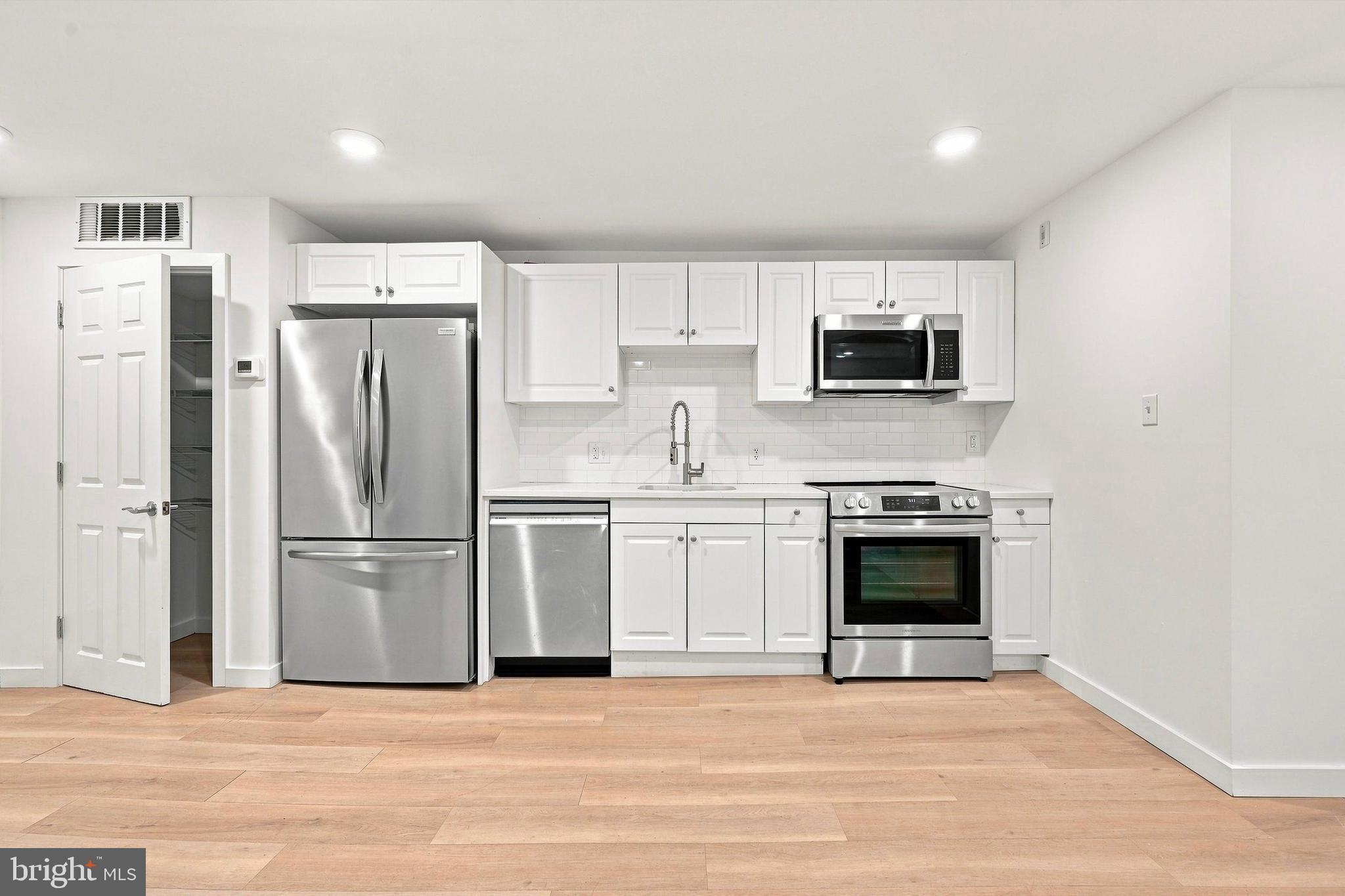 400 North Front Street, Unit E Philadelphia, PA 19123 - Photo 2 of 15 Gallery Image 2