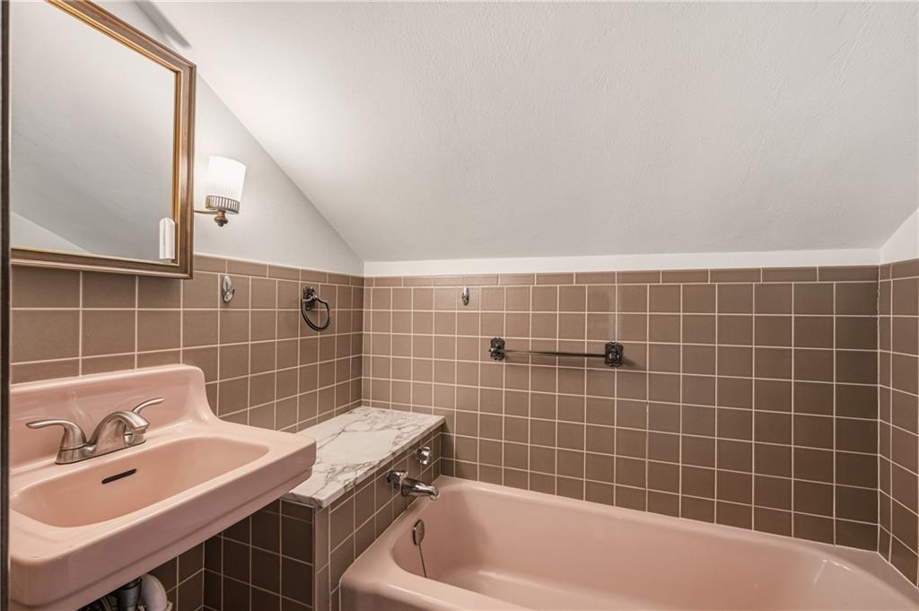 218 Elmore Road Pittsburgh, PA 15221 - Photo 18 of 34 Second floor full bathroom has a fun retro vibe.