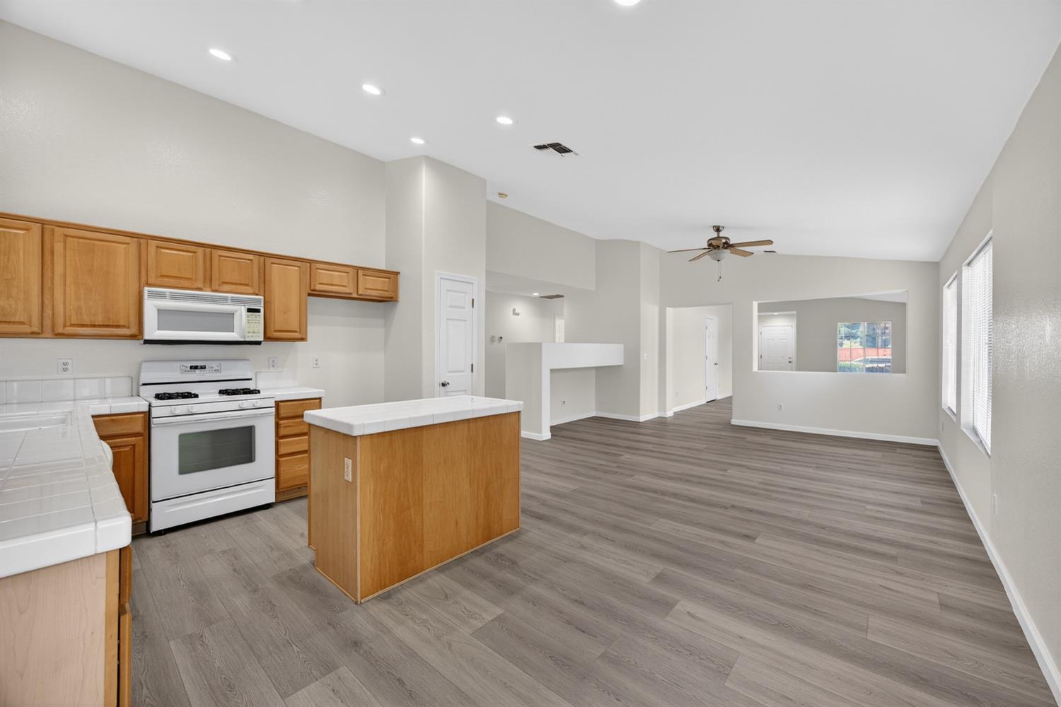 3364 Calla Lily Way Sacramento, CA 95833 - Photo 11 of 28
