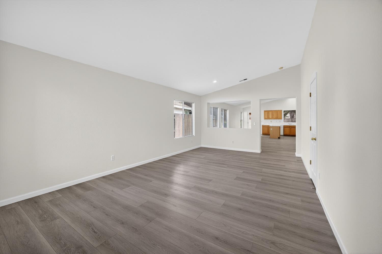 3364 Calla Lily Way Sacramento, CA 95833 - Photo 4 of 28