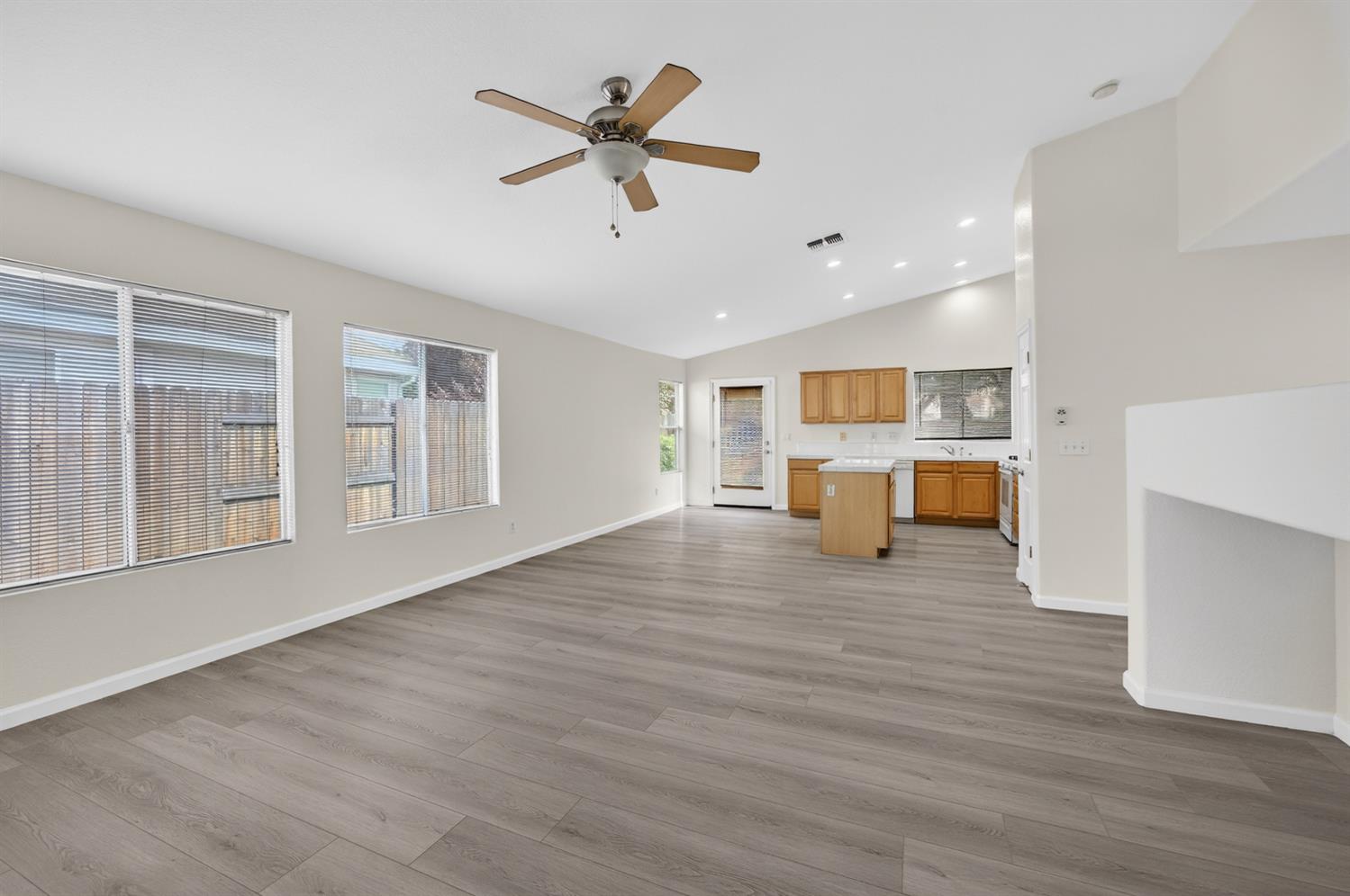 3364 Calla Lily Way Sacramento, CA 95833 - Photo 6 of 28