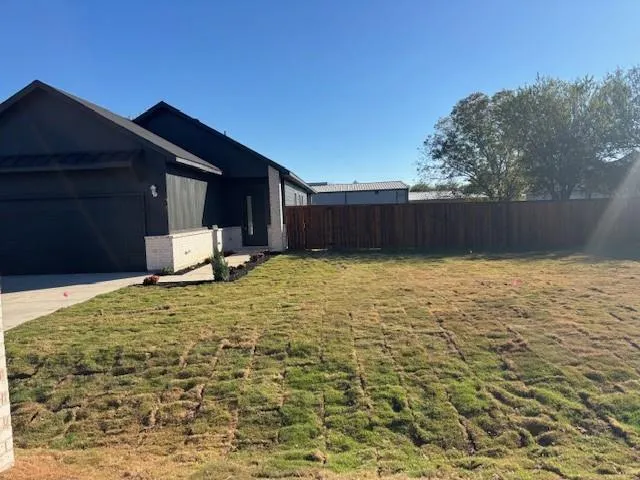 $2,000 | 104 Francis Street, Hillsboro, TX 76645