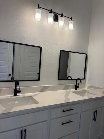 $2,000 | 104 Francis Street, Hillsboro, TX 76645