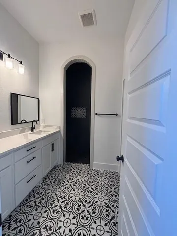 $2,000 | 104 Francis Street, Hillsboro, TX 76645