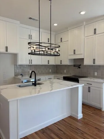 $2,000 | 104 Francis Street, Hillsboro, TX 76645