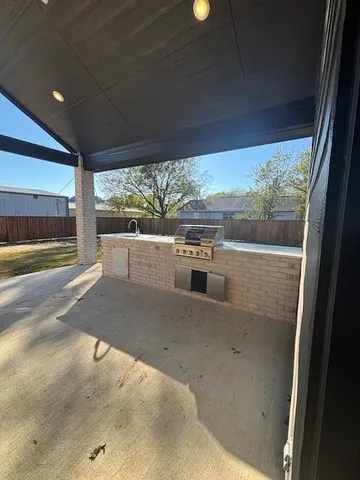 $2,000 | 104 Francis Street, Hillsboro, TX 76645