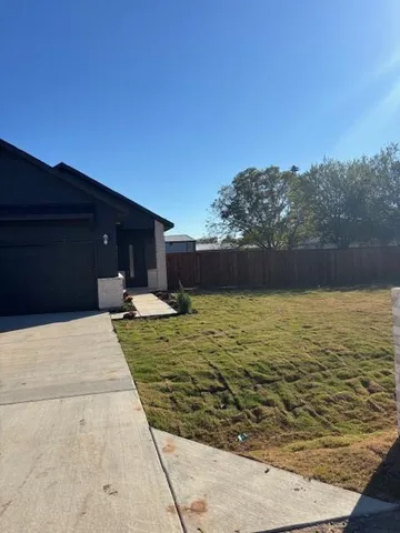 $2,000 | 104 Francis Street, Hillsboro, TX 76645