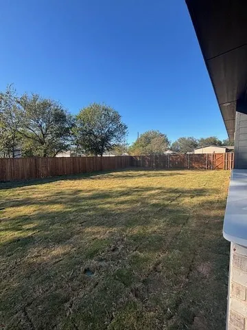 $2,000 | 104 Francis Street, Hillsboro, TX 76645