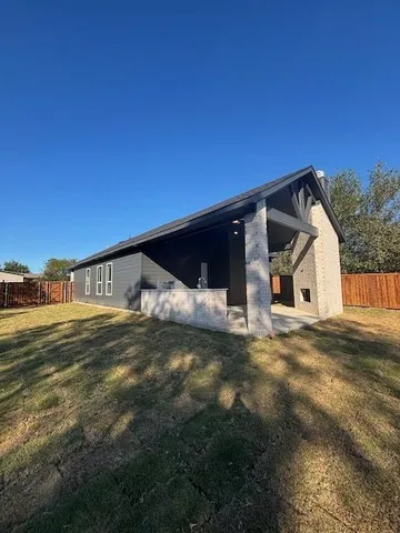 $2,000 | 104 Francis Street, Hillsboro, TX 76645