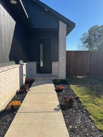 $2,000 | 104 Francis Street, Hillsboro, TX 76645