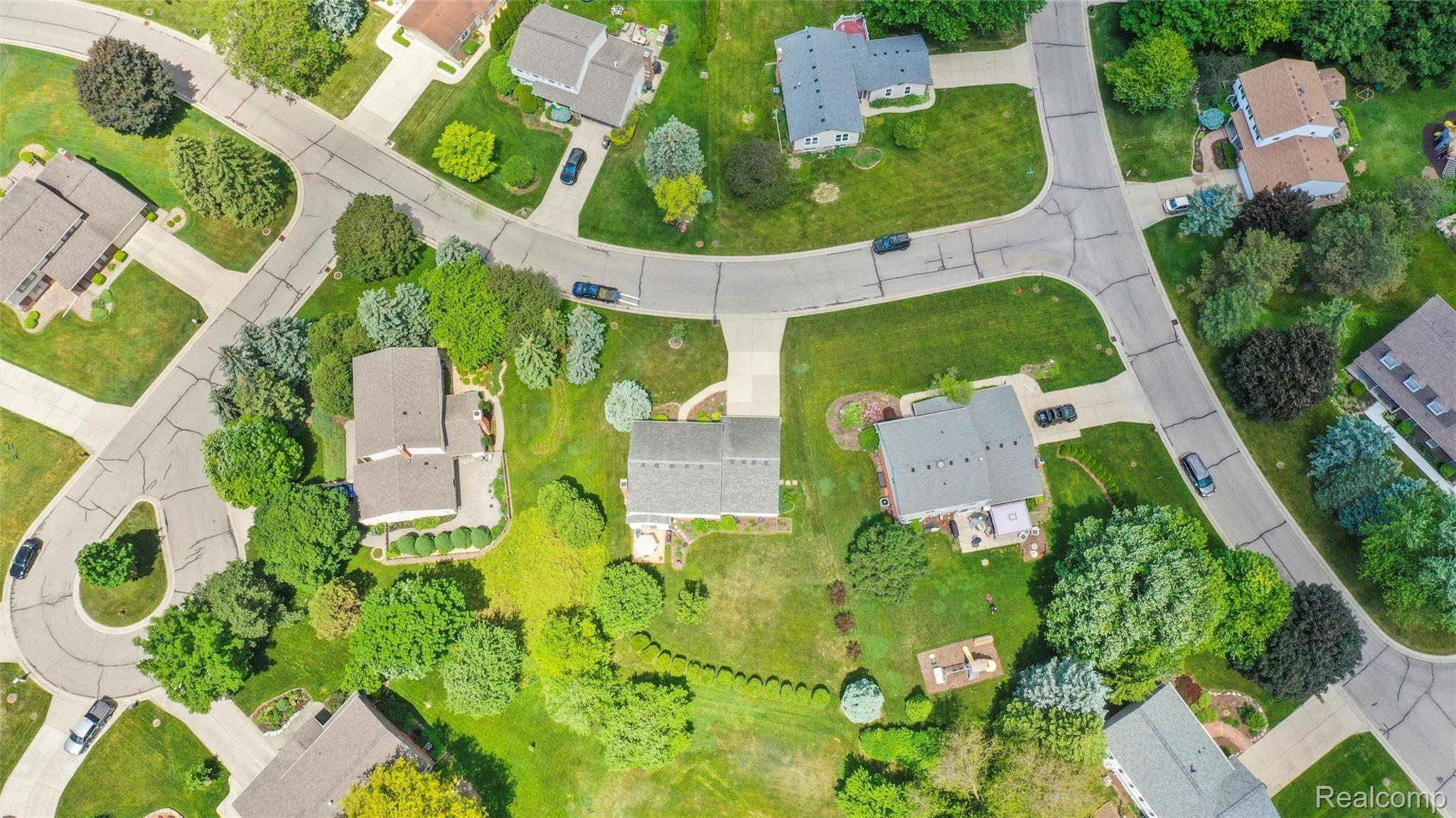 815 Dickson Lane Rochester, MI 48307 - Photo 8 of 32 08-DJI_0796.jpg
